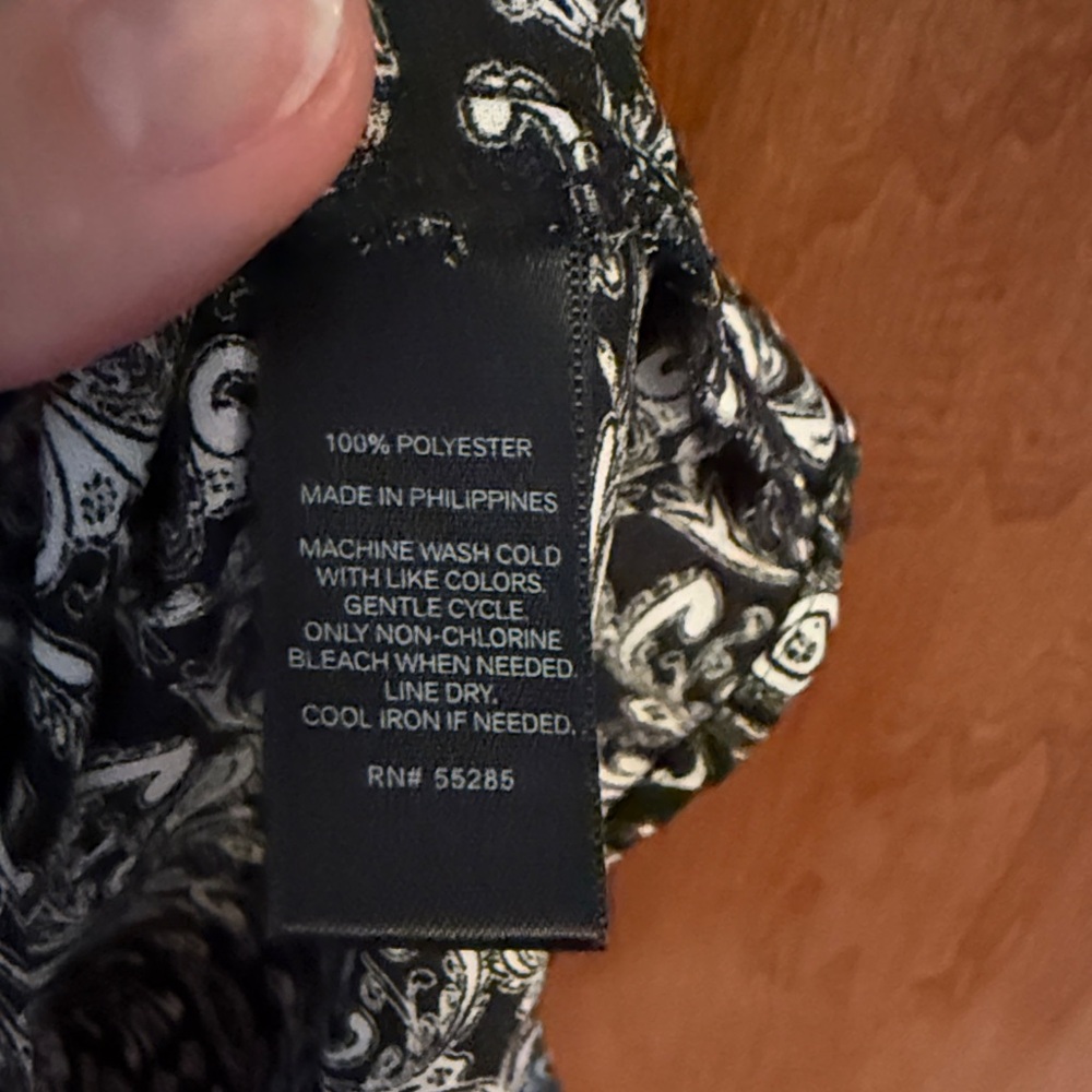 Express Black and White Floral Blouse - Picture 4 of 4